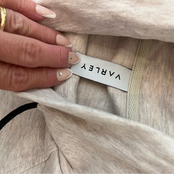 Varley Atlas Sweatshirt eggnogg/oatmeal color - Picture 12 of 13